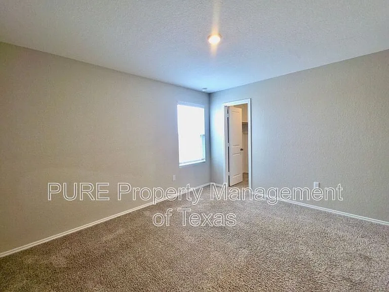 301 Freshwater Dr — Photo 10