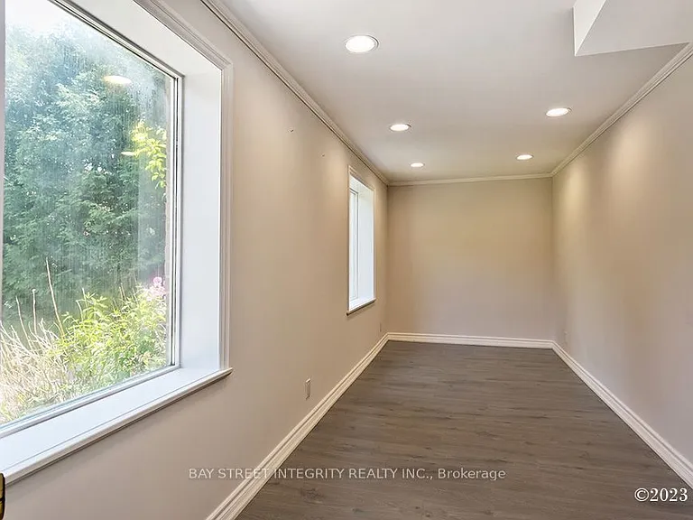 27 Heathview Ave #LOWER — Photo 5