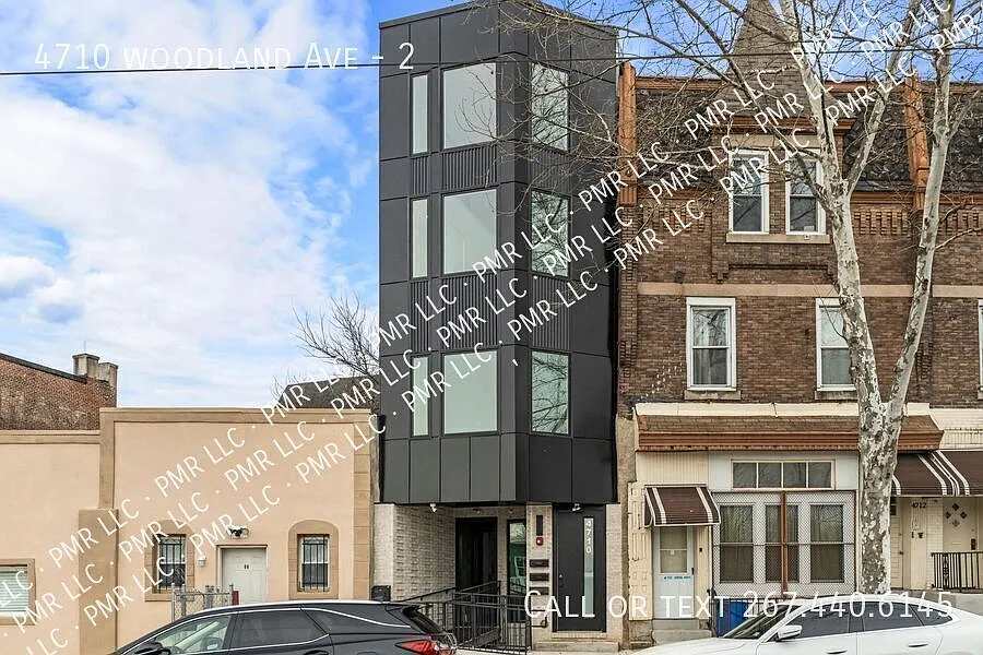 Modern 2BR/2BA with Private Rear Deck Near Clark Park — Photo 2