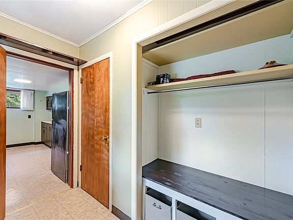 3rd image of 105 Shady Ln