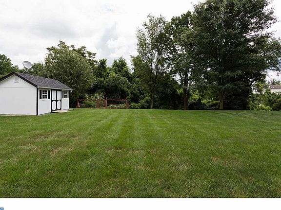4th image of 109 John Stevens Dr