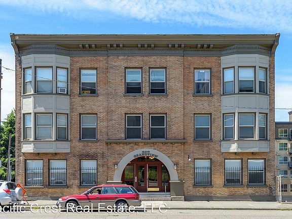 3rd image of 409 Eastlake Ave E APT 102