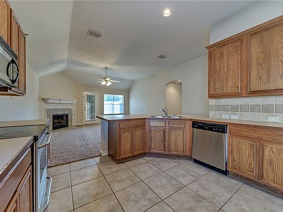 5th image of 1323 Clearwater Dr