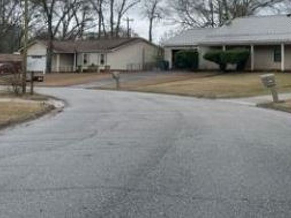 Exterior Neighborhood (street photo)