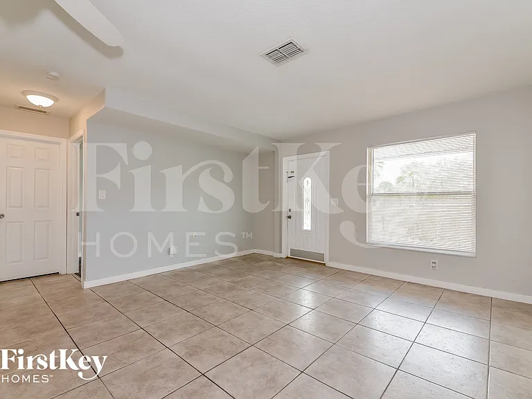 3806 Southern Pkwy W — Photo 2