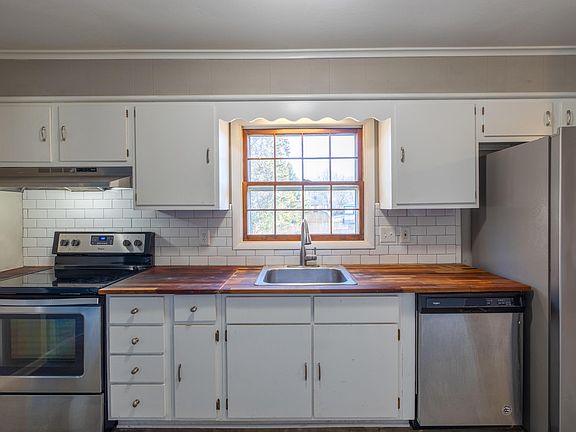 3rd image of 6034 Starhurst Dr