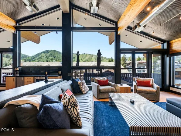 7620 Royal St E #402, Park City, UT 84060