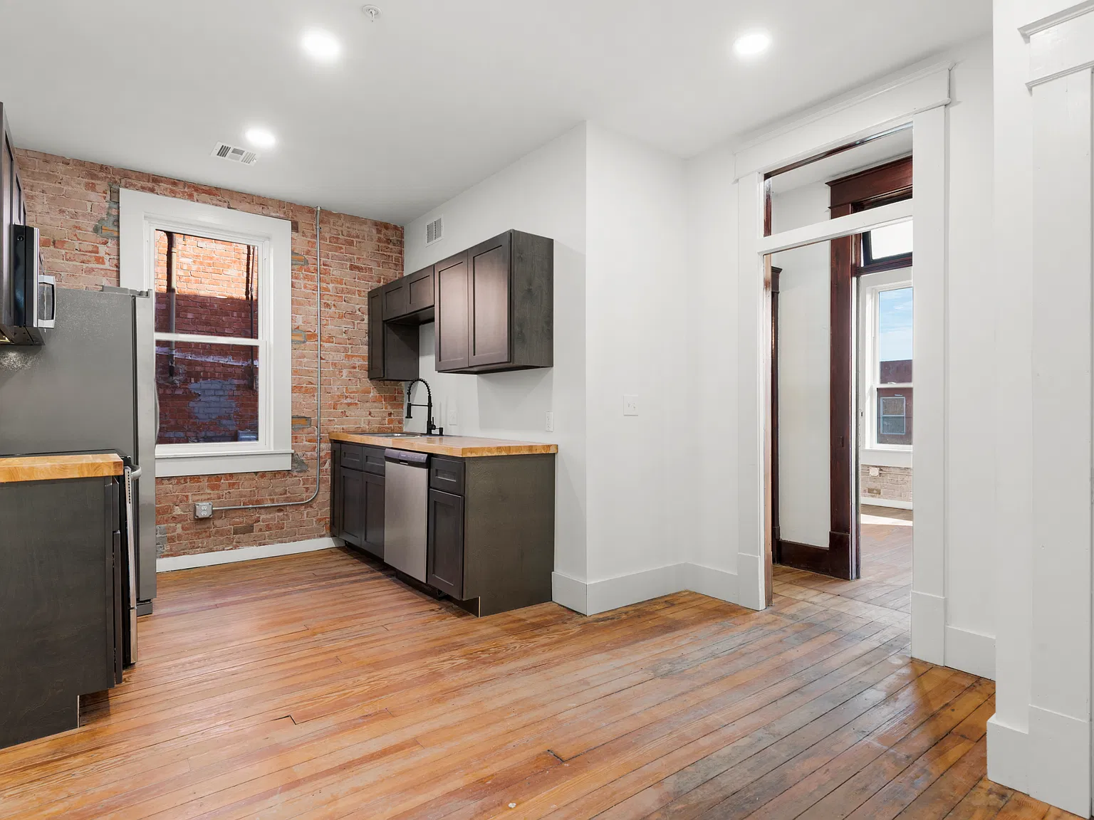 2 bed, 1.5 bath, 920 sqft, $1,100 — Photo 1