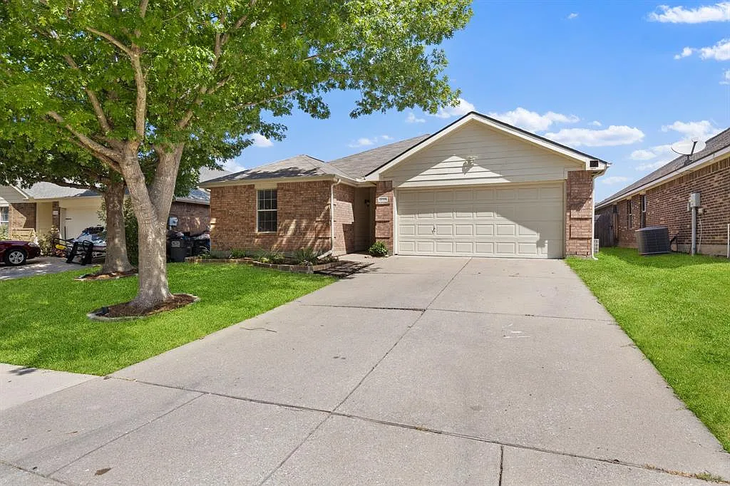 3 bed, 2.0 bath, 1439 sqft, $1,800 — Photo 2