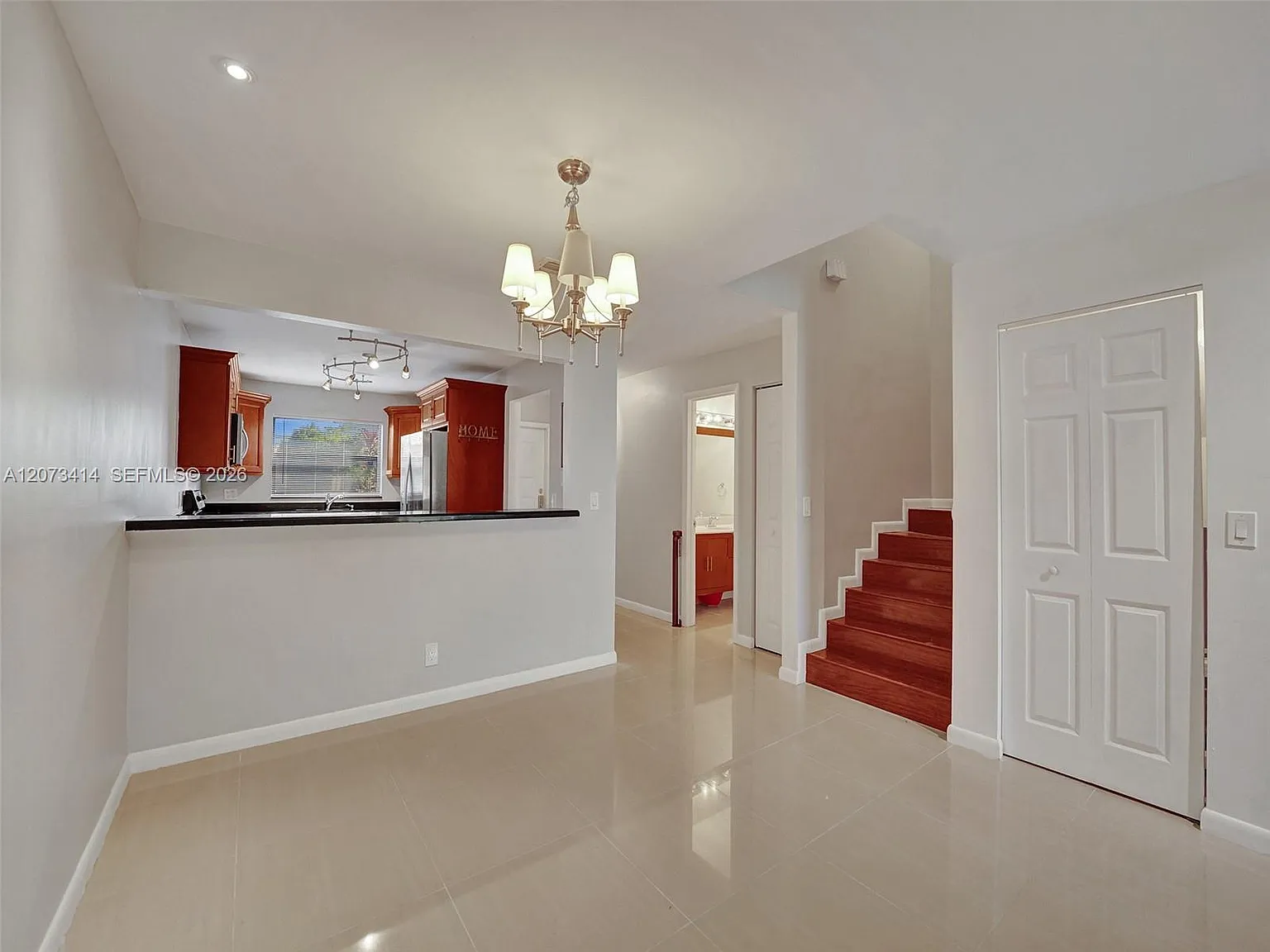 Westview Condominium No T — Photo 4