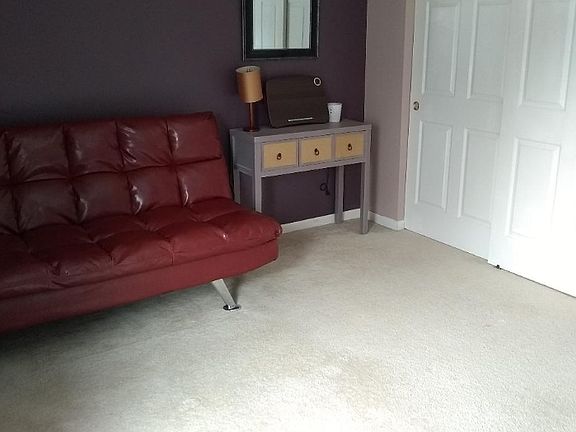 Bedroom/Guest Room (2nd flr)