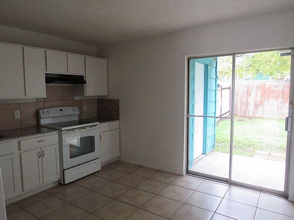 3rd image of 2004 Cedarhill Dr APT B