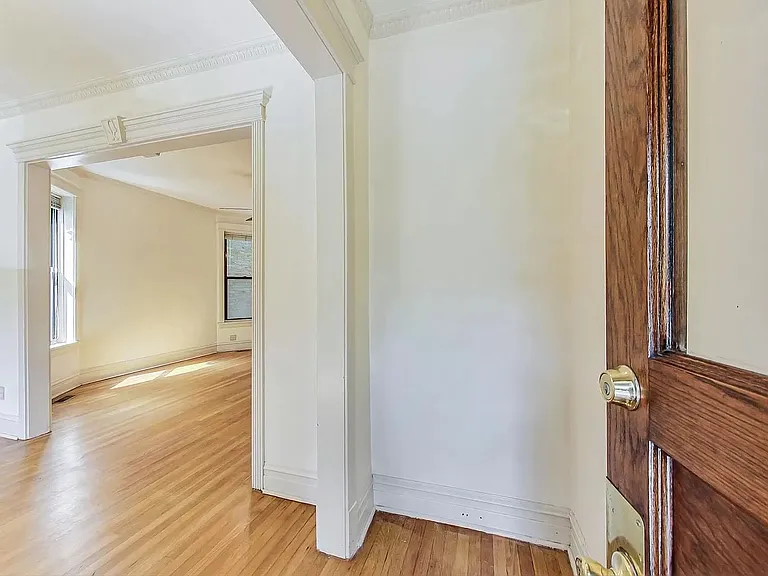 2446 N California Ave #1 — Photo 2