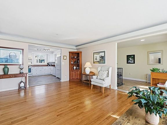 5th image of 11 Katherine Rd