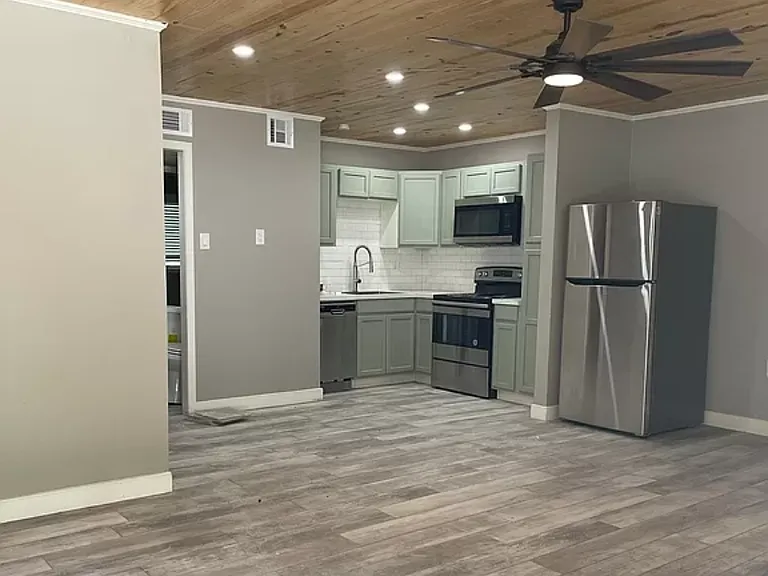 700 Bossier St #15 — Photo 8