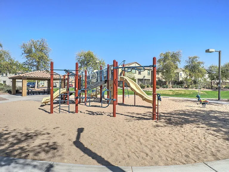 2143 W Marconi Ave — Photo 38