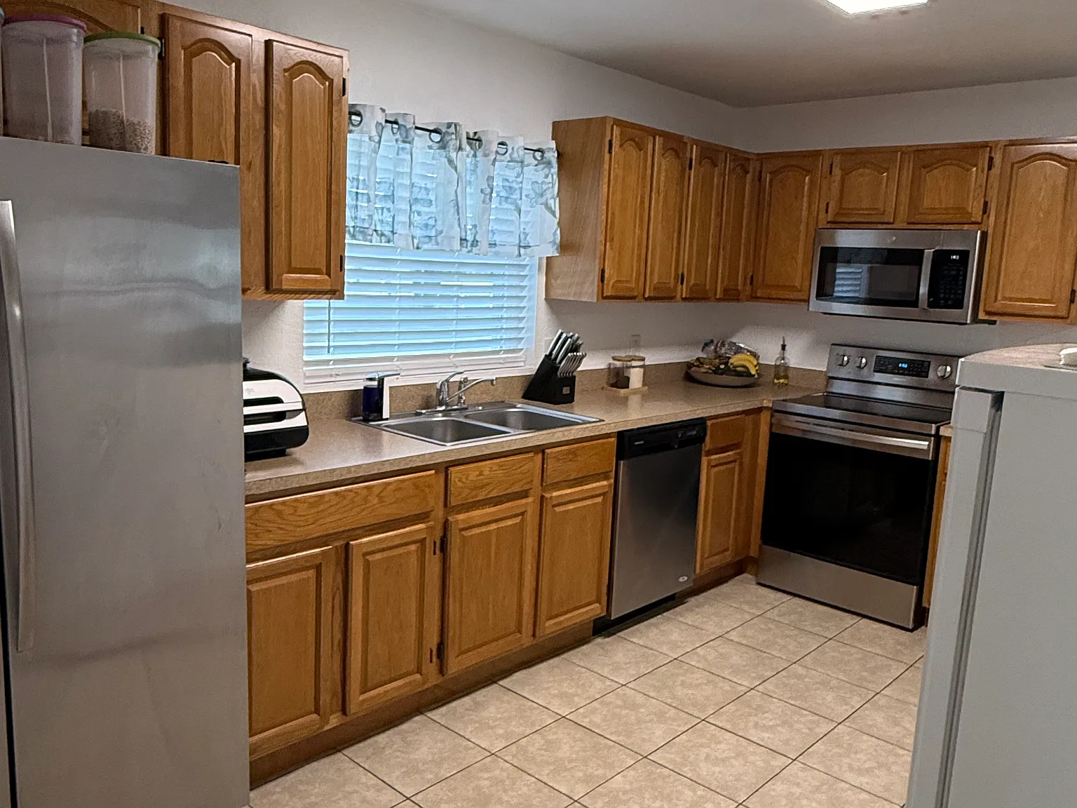 3 bed, 1431 sqft, $2,000 — Photo 3