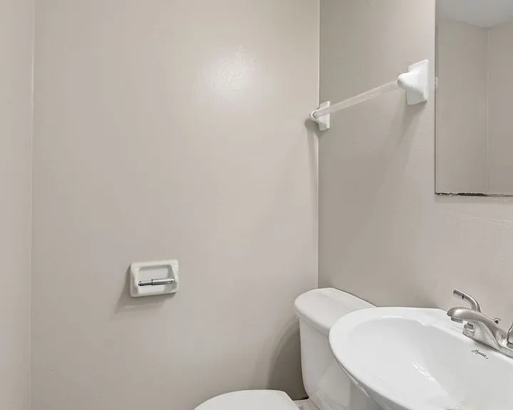 758 McPherson Dr — Photo 10