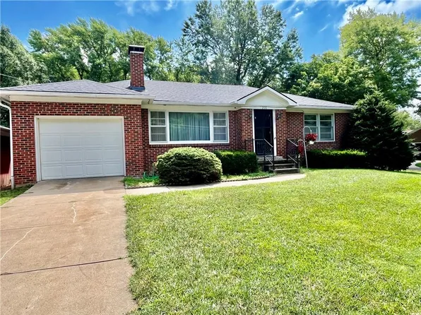 208 S Genesee St, Highland, KS 66035