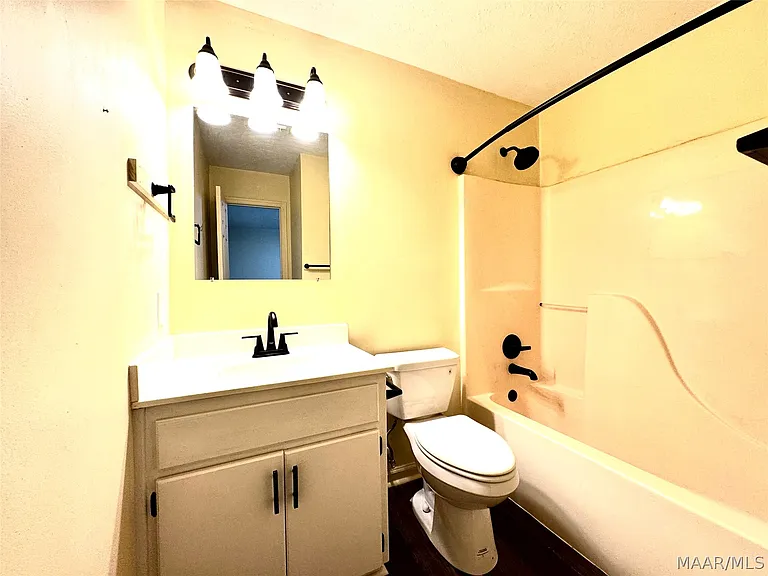 605 Blackberry Rd — Photo 9