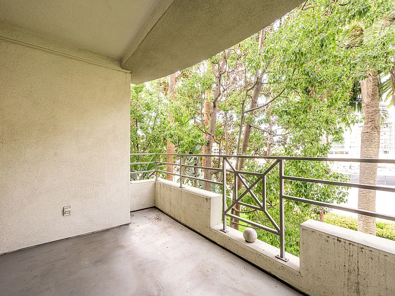 2233 Martin #213 — Photo 20
