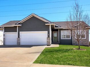 2726 Shady Lane Dr, Norwalk, IA 50211