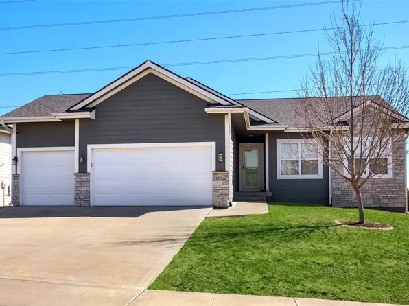 2726 Shady Lane Dr, Norwalk, IA 50211