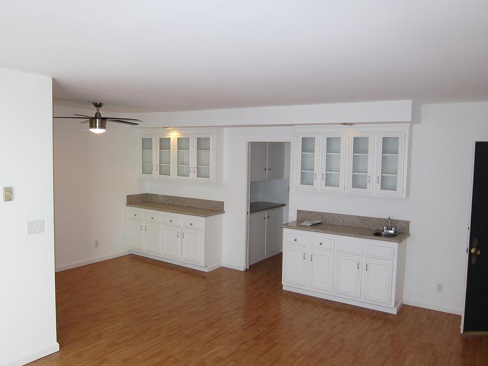 Wet bar and cabinets