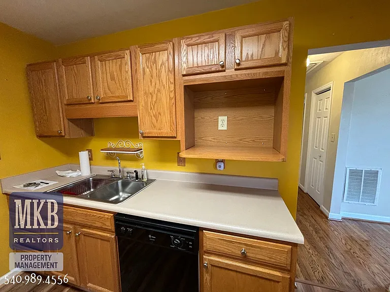 1712 Wayne St NE — Photo 9