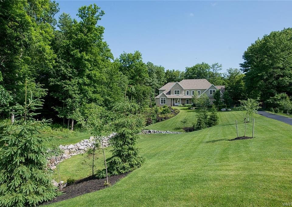 1st image of 14 Woodstream Trl