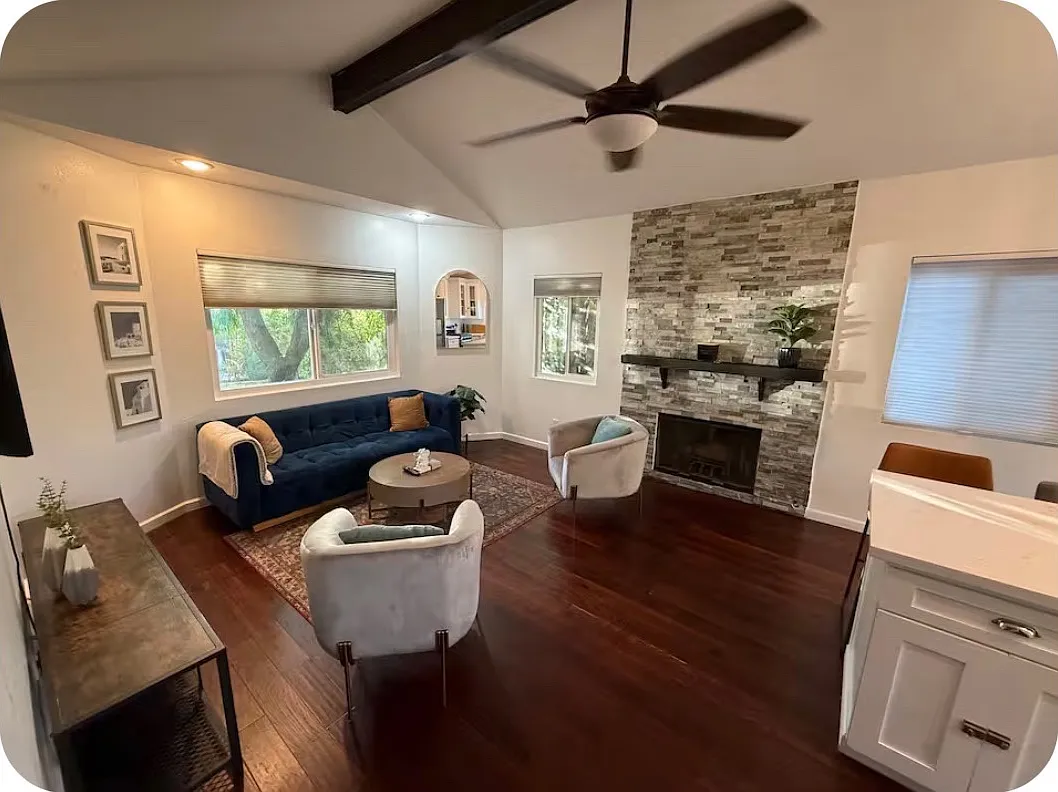 3 bed, 1350 sqft, $4,200 — Photo 3