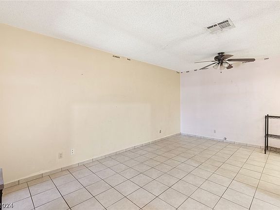 5th image of 421 N Lamb Blvd APT B