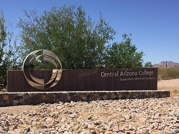 Entry to college at 10th Av and Winchester 