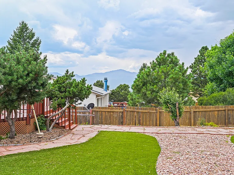 3018 Roche Dr N — Photo 33