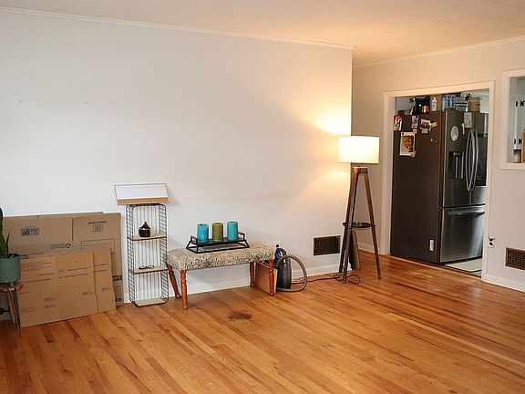 3rd image of 210 Catalina Dr
