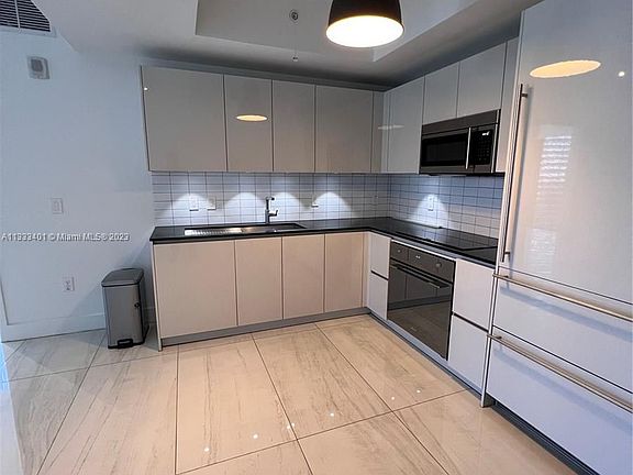 5th image of 1010 Brickell Ave Unit 2711