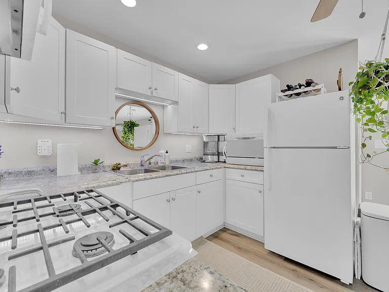 1547 Galveston St #1547 — Photo 8