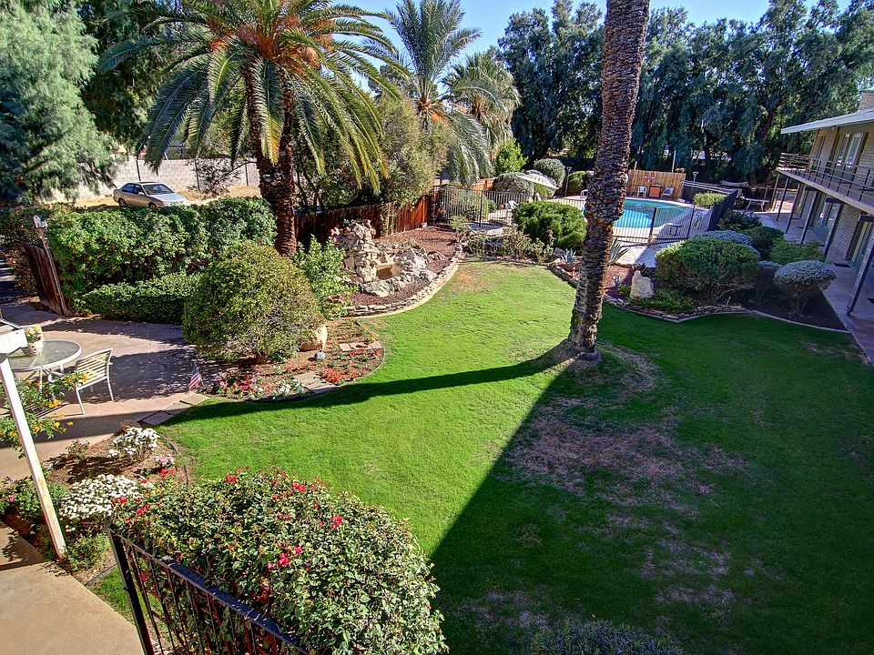 Lush Courtyard & Pool