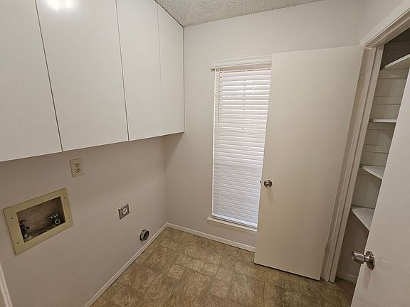5th image of 617 Caravaca Dr