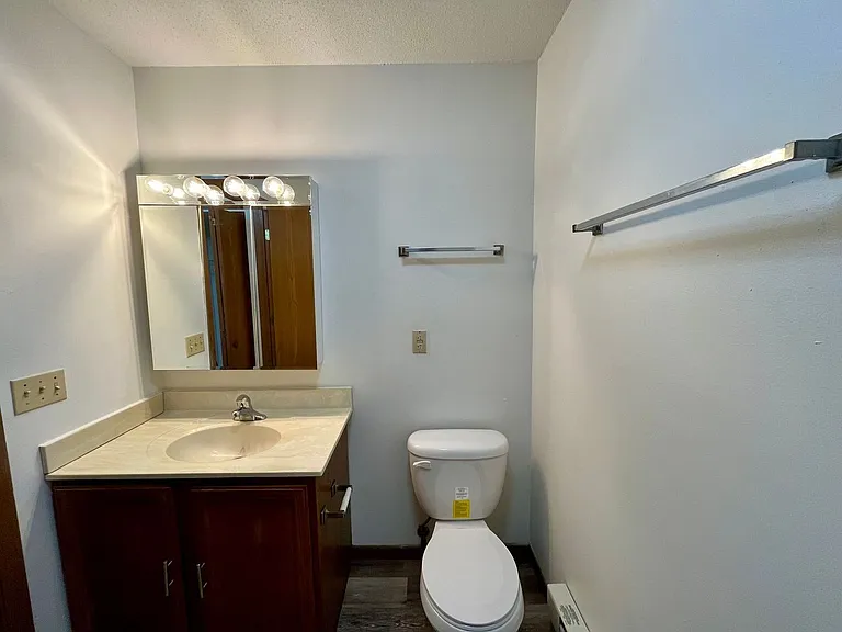 416 Mill St W — Photo 20
