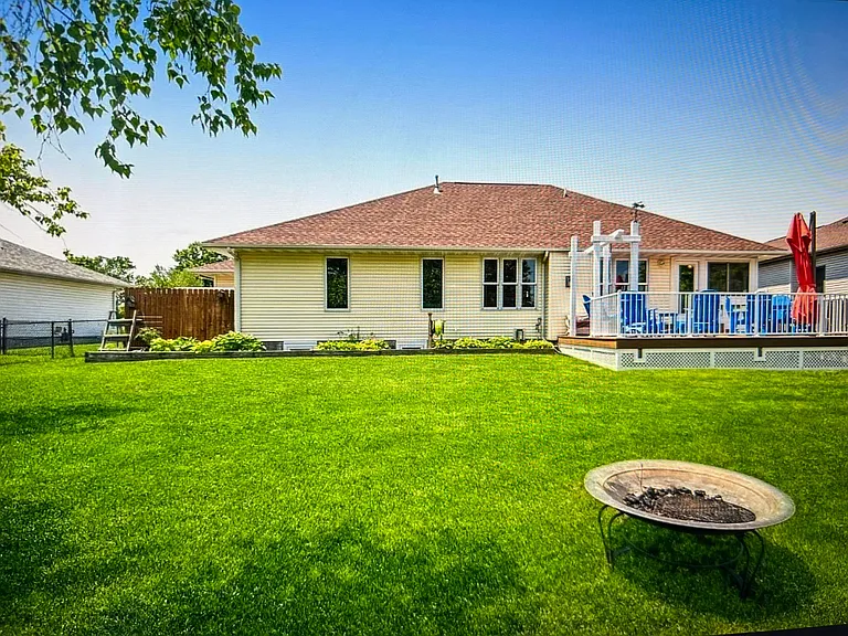 2195 Charleston Dr — Photo 5