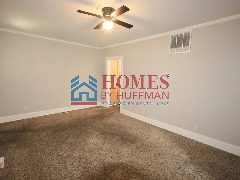 1728 E Illinois St — Photo 3