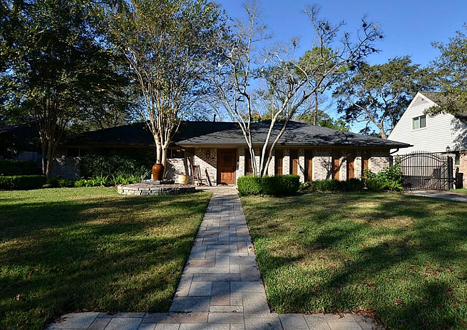 1st image of 523 Ashford Forest Dr