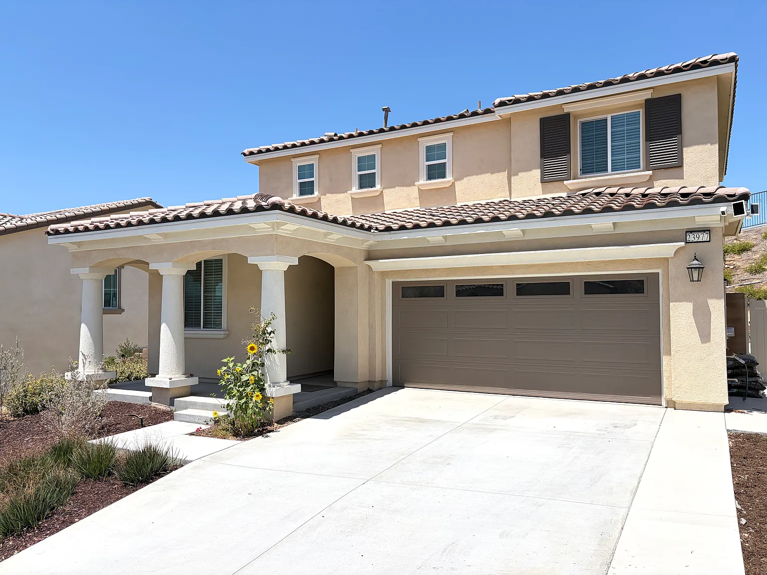 4 bed, 1930 sqft, $4,400 — Photo 2