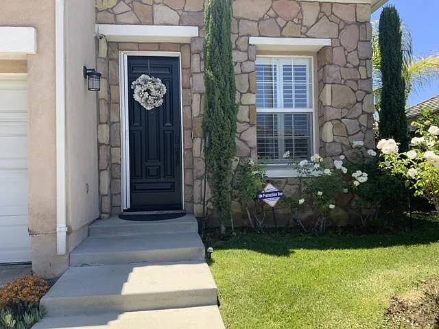 656 Milford St — Photo 3