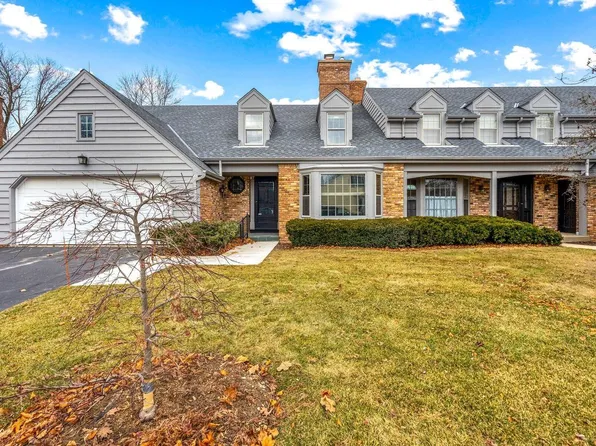 938 West Shaker CIRCLE, Mequon, WI 53092