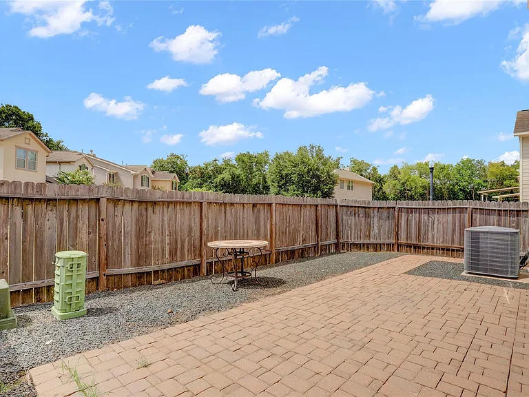 10046 Hillside Bayou Dr — Photo 3