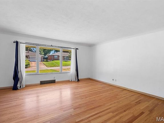 4th image of 10634 Larkspur Dr