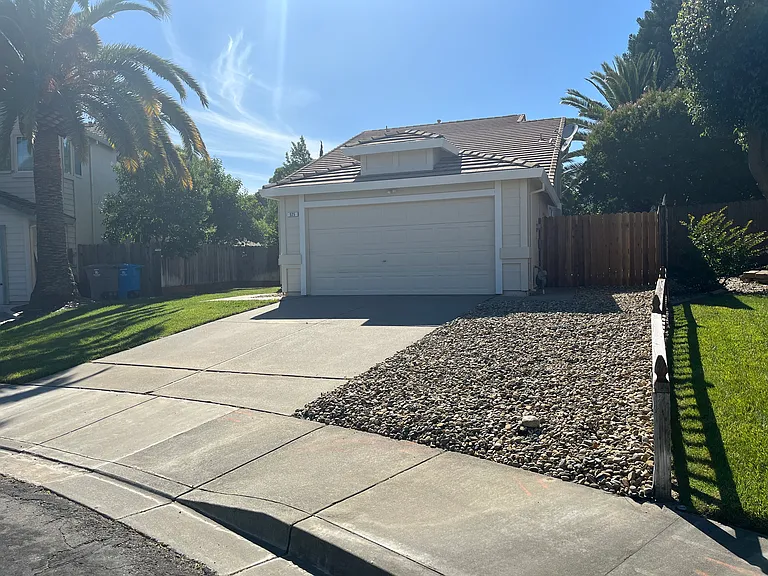 525 Wicklow Dr — Photo 3