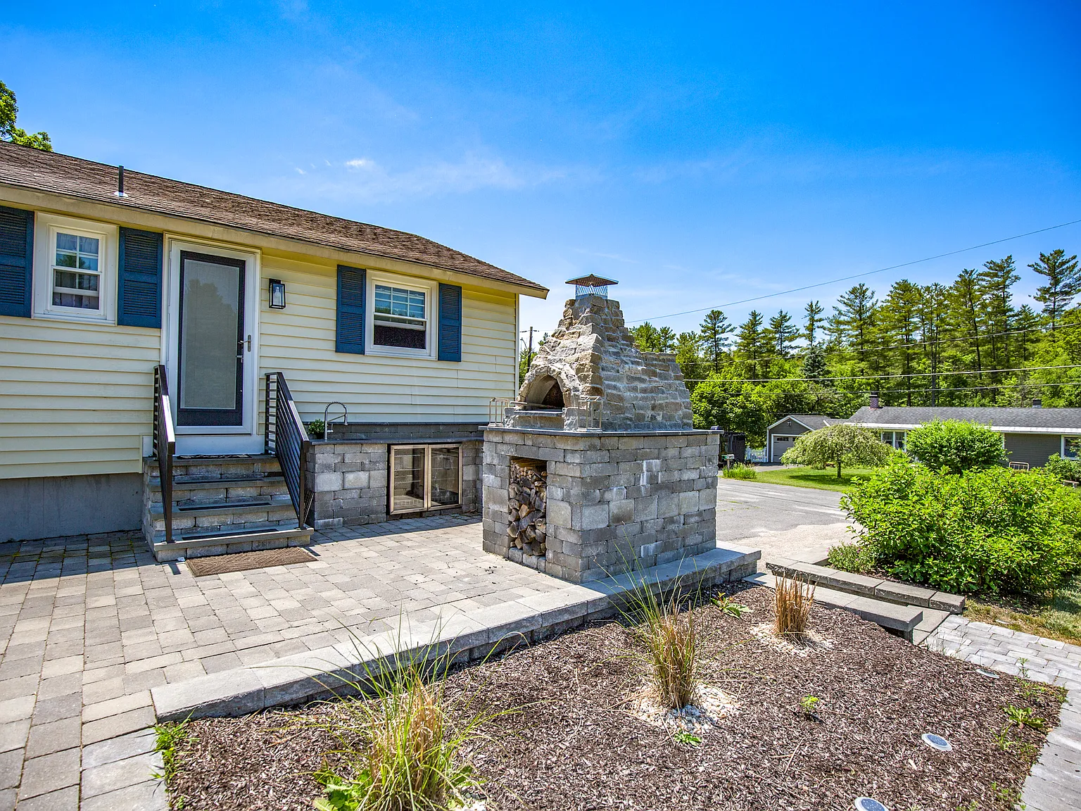 40 Debra Ave — Photo 2